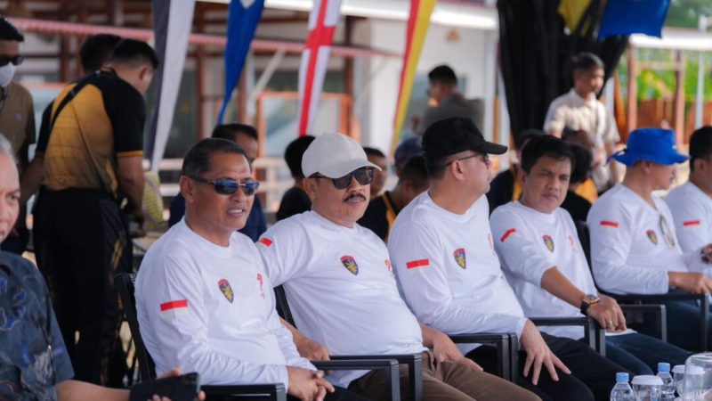 Wakil Ketua DPRD Sulbar Apresiasi Lomba Perahu Tradisional Katinting di Lepas Pantai Arteri Mamuju