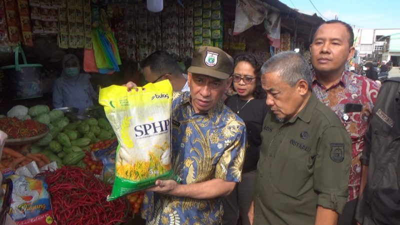 Satgas Pangan Sulbar Sidak dan Melakukan Pengukuran Timbangan Bahan Pokok di Pasa