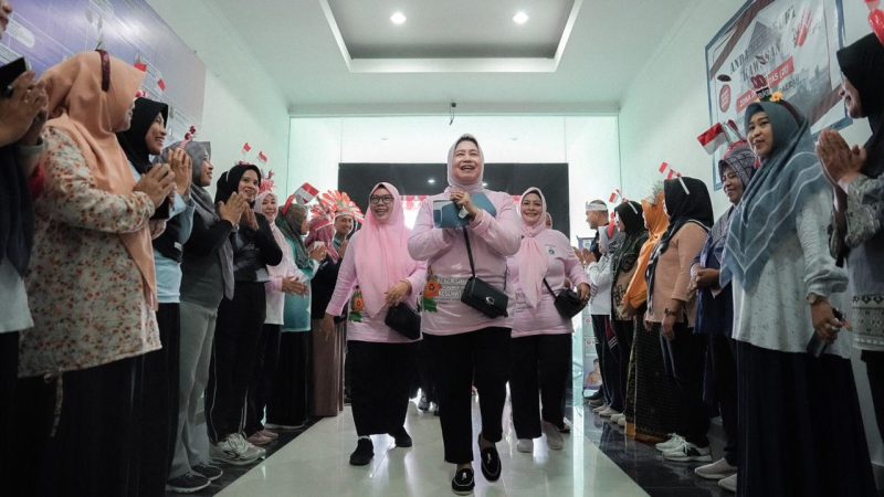 Staf Ahli PKK Sulbar Teliti Kerapihan dan Kreativitas Kantor OPD di Semarak HUT RI