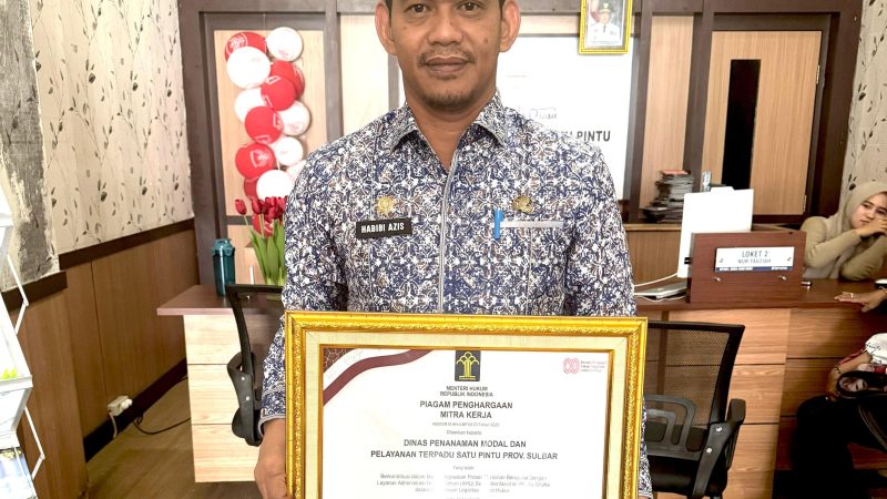DPMPTSP Sulbar Raih Piagam Penghargaan Mitra Kerja dari Kemenkumham