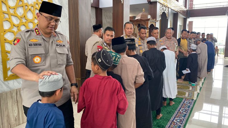 Kapolda Sulbar Gelar Jumat Berkah Bersama Anak Yatim: Sebutkan Hajatmu, Insya Allah Doamu Diijabah