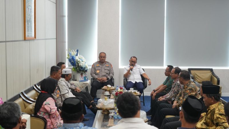 Gubernur Sulbar Fasilitasi Mediasi Konflik Warga Kuridi dan Kasambang, Kapolda Hadirkan Solusi Damai