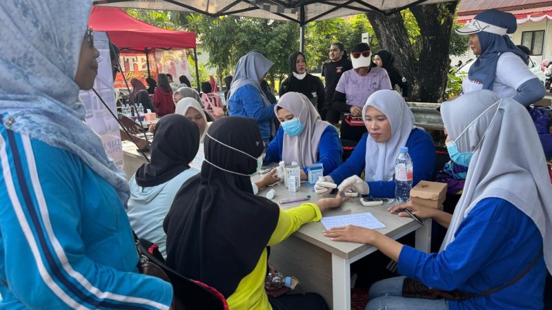 Dinkes Sulbar Ambil Peran di RRI Fest Mamuju Melalui Pemeriksaan Kesehatan