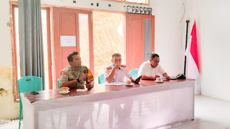 Bhabinkamtibmas di Mamuju Terus Dorong Semangat Gotong Royong dan Keamanan Desa