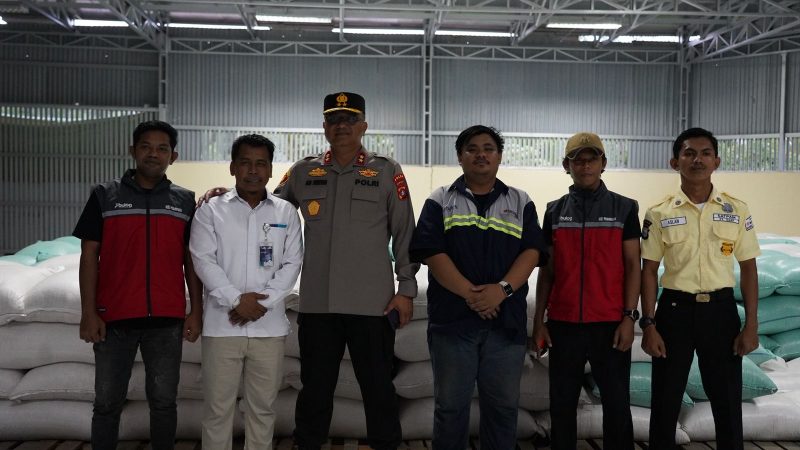 Tekankan Penyerapan Hasil Panen Petani, Kapolda Sulbar Tinjau Gudang Jagung Bulog di Sarudu