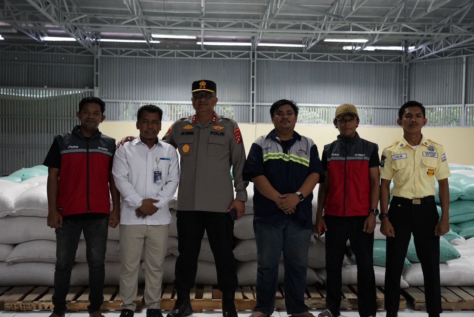 Tekankan Penyerapan Hasil Panen Petani, Kapolda Sulbar Tinjau Gudang Jagung Bulog di Sarudu
