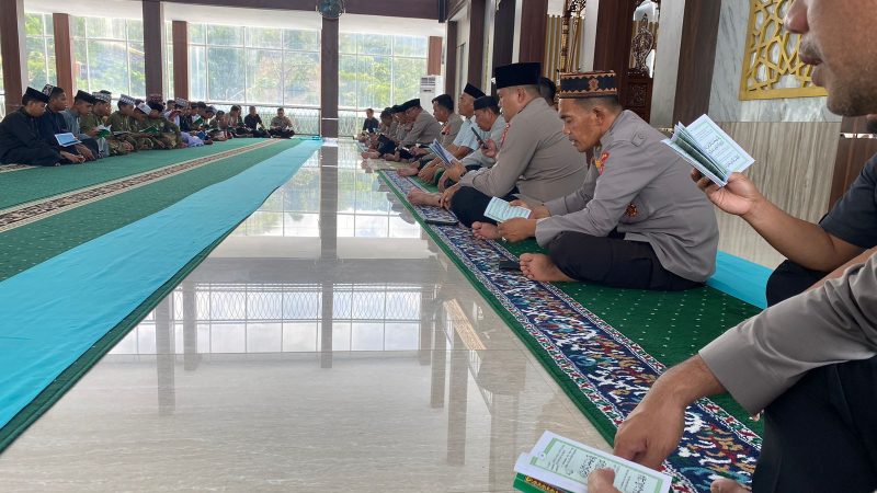 Yasinan dan Doa Bersama Anak Yatim Kembali Hidupkan Jumat Berkah Polda Sulbar
