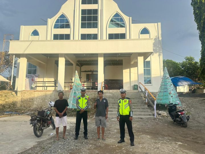 Patroli Natal, Ditlantas Polda Sulbar Sasar Gereja di Mamuju, Jamin Ibadah Aman dan Lalu Lintas Lancar