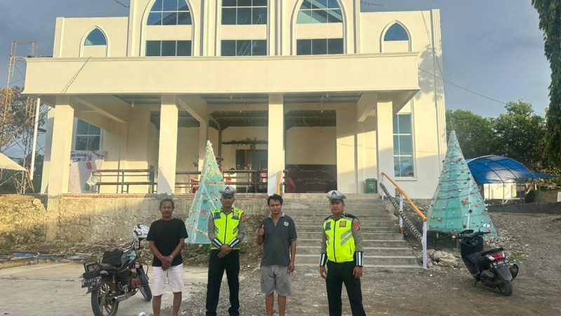 Patroli Natal, Ditlantas Polda Sulbar Sasar Gereja di Mamuju, Jamin Ibadah Aman dan Lalu Lintas Lancar