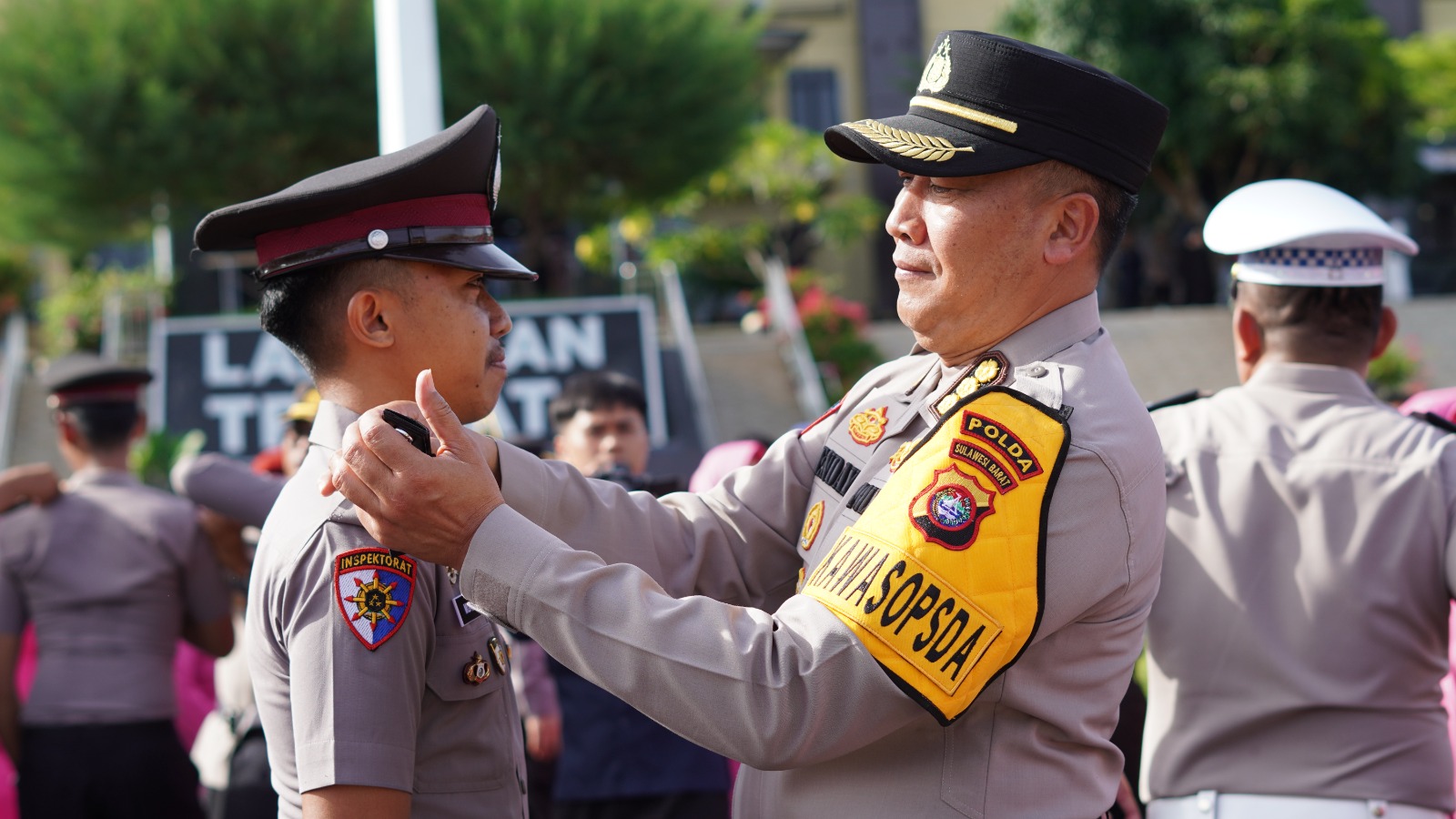 Kado Istimewa Akhir Tahun, 222 Personel Polda Sulbar Naik Pangkat