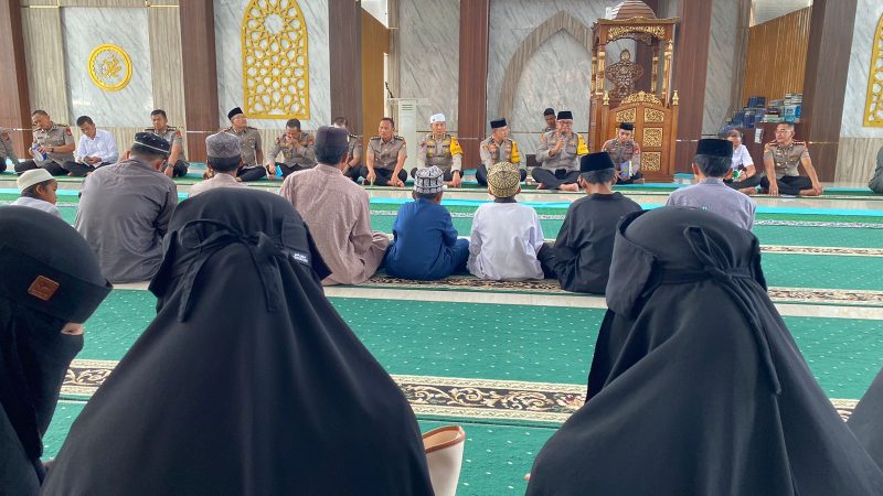Doa Bersama Anak Yatim, Kapolda Sulbar: Mengisi Tahun Baru Dengan Hati yang Lebih Bersih