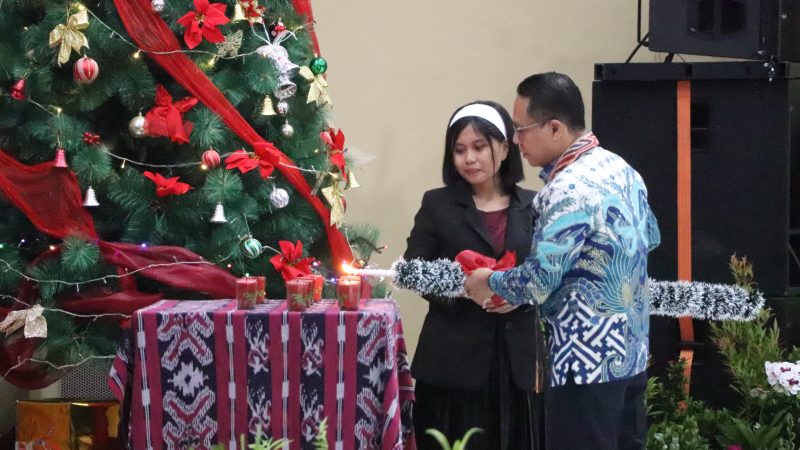 Dalam Perayaan Natal Oikumene, Sekda Sulbar Serukan Keluarga sebagai Fondasi Karakter Bangsa
