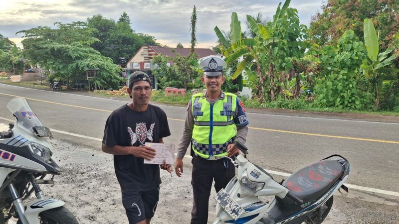 Dorong Penggunaan Helm SNI, Ditlantas Polda Sulbar Gelar Kegiatan Tematik Bulan Tertib Helm