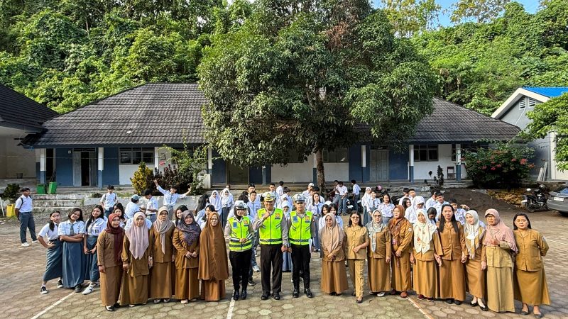 Ditlantas Polda Sulbar Gencarkan Program Bulan Tertib Helm di 6 Sekolah Wilayah Mamuju