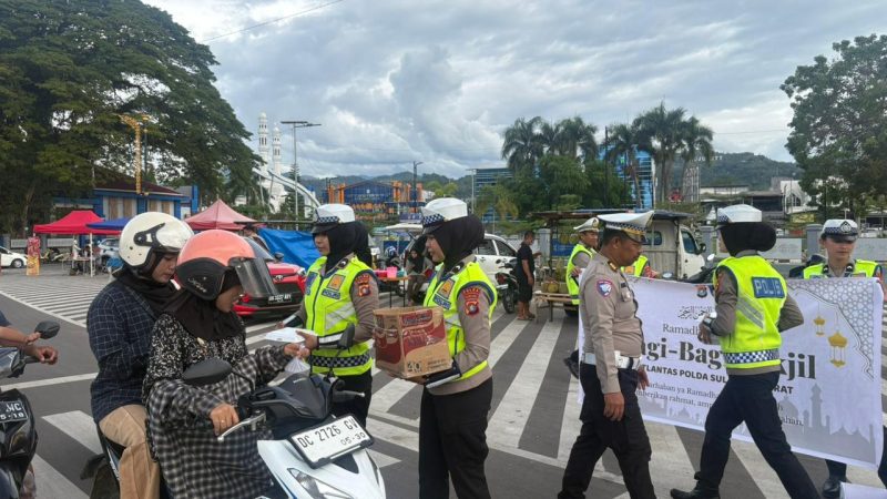 Ditlantas Polda Sulbar Padukan Kampanye Keselamatan dan Bagi Takjil