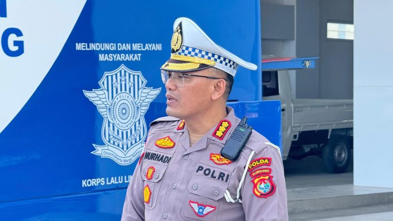 Pelayanan Lebih Maksimal, Dirlantas Serahkan Mobil SIM Keliling untuk Polresta Mamuju