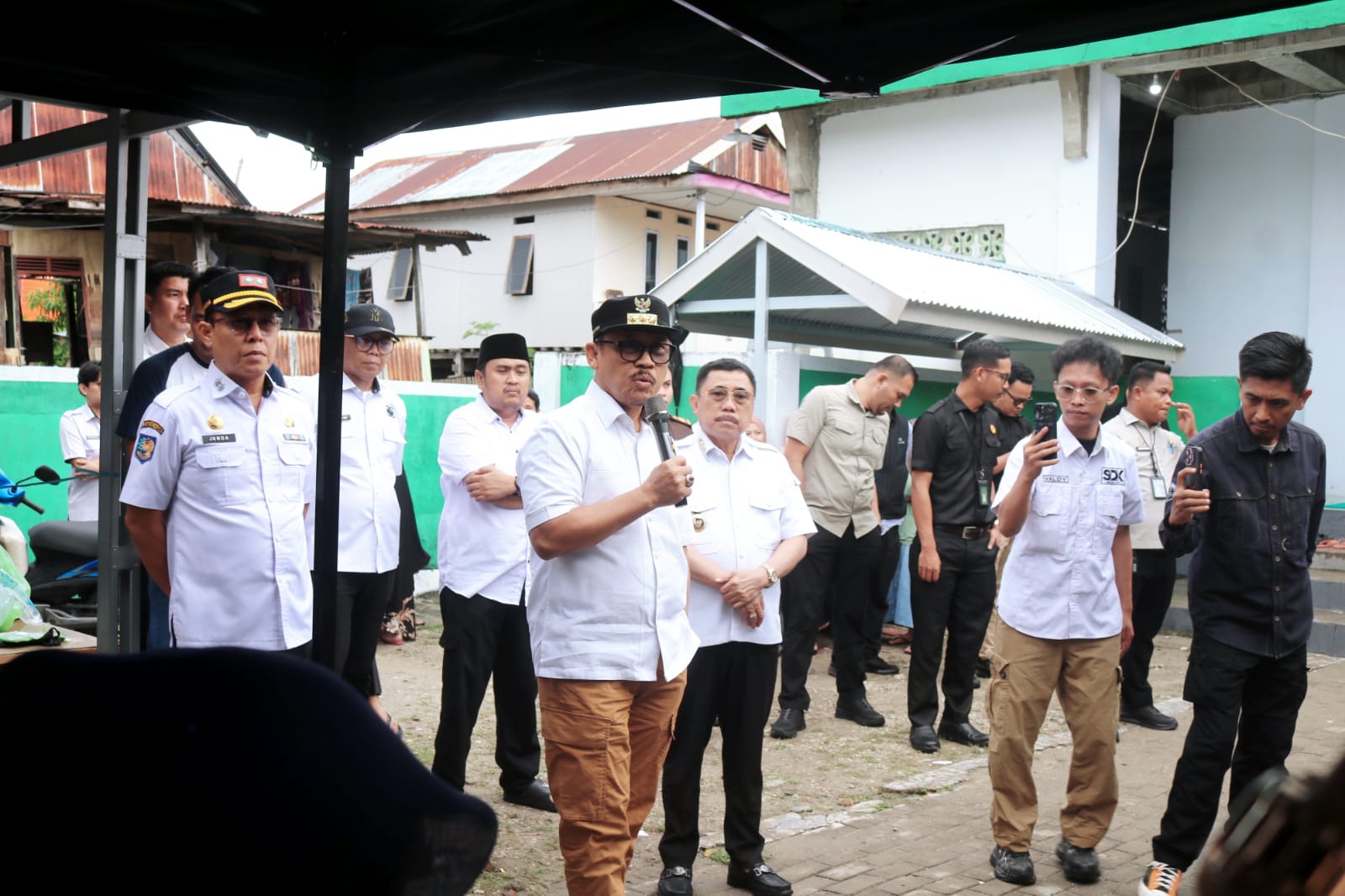 Gubernur Sulbar Pangkas Harga Bawang hingga Telur di Pasar Murah Majene