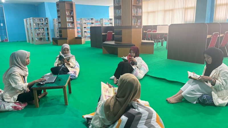 Inovasi Lesehan Perpustakaan Sulbar Bikin Pengunjung Makin Nyaman di Bulan Ramadhan