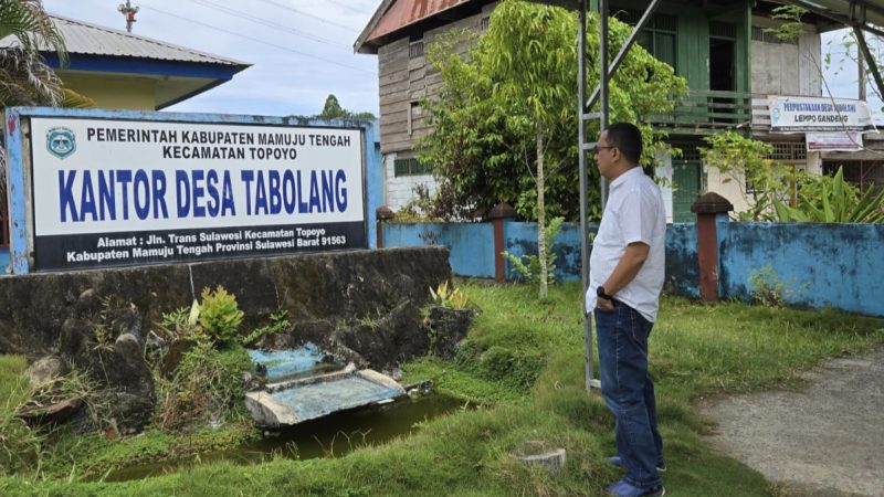 Kadis KominfoSS Inspeksi Bantuan Internet Sulbar Digital di Desa Tabolang