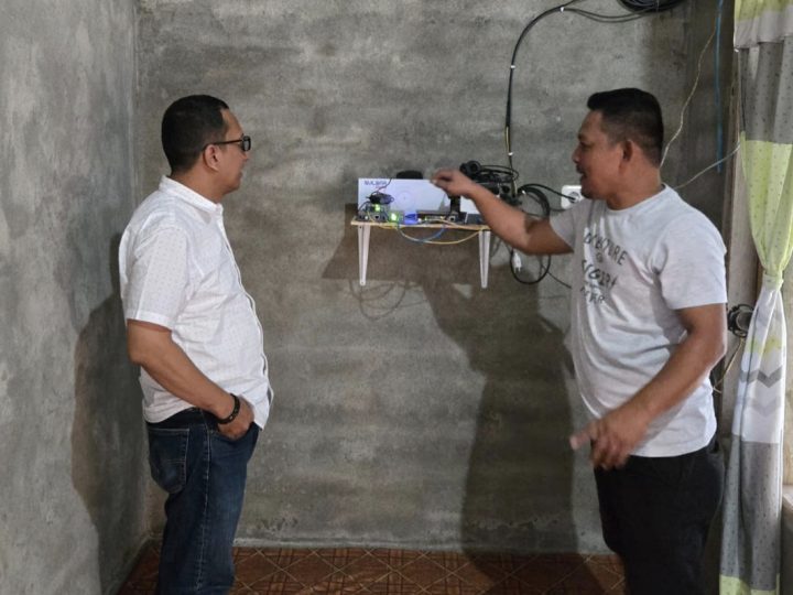 Kadis KominfoSS Tinjau Langsung Bantuan Internet SULBAR Digital di Pasangkayu