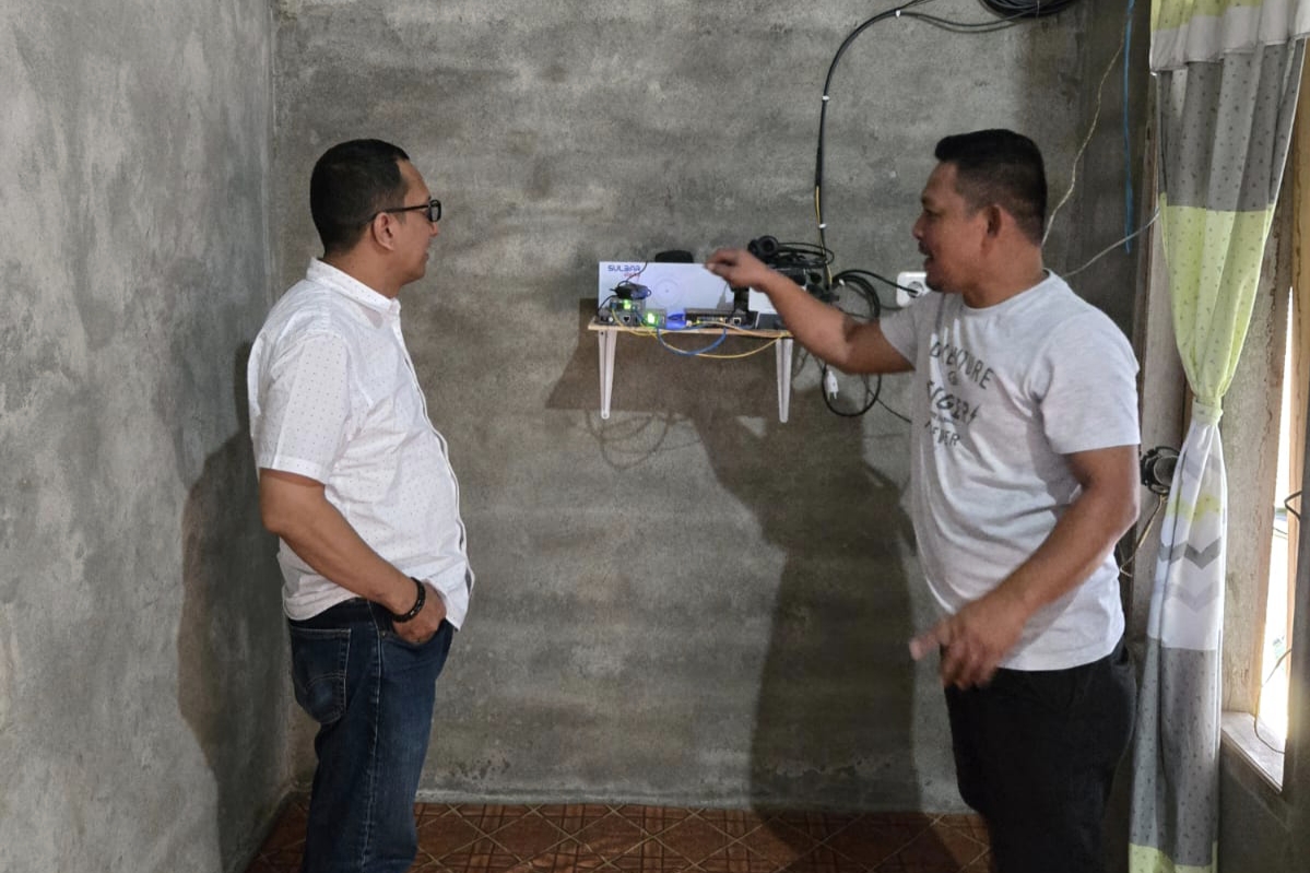 Kadis KominfoSS Tinjau Langsung Bantuan Internet SULBAR Digital di Pasangkayu
