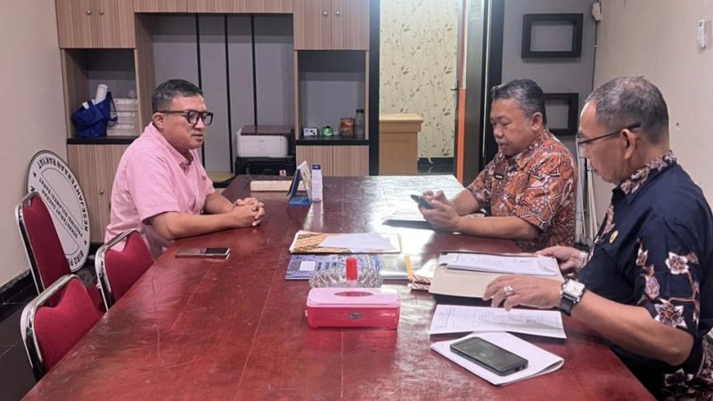 Surat Keputusan Gubernur Terkait PAW Pimpinan DPRD Pasangkayu di serahkan Pemkesra Sulbar