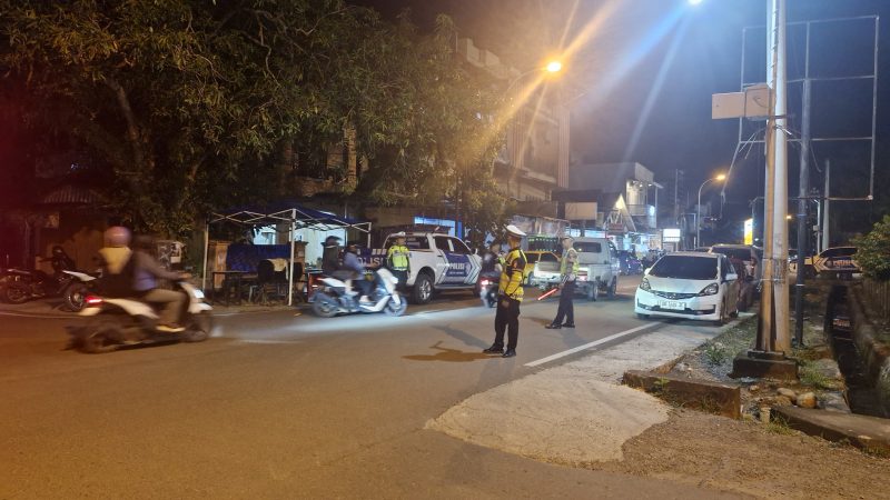 Ditlantas Polda Sulbar Beri Rasa Aman dan Nyaman Saat Ibadah Tarawih