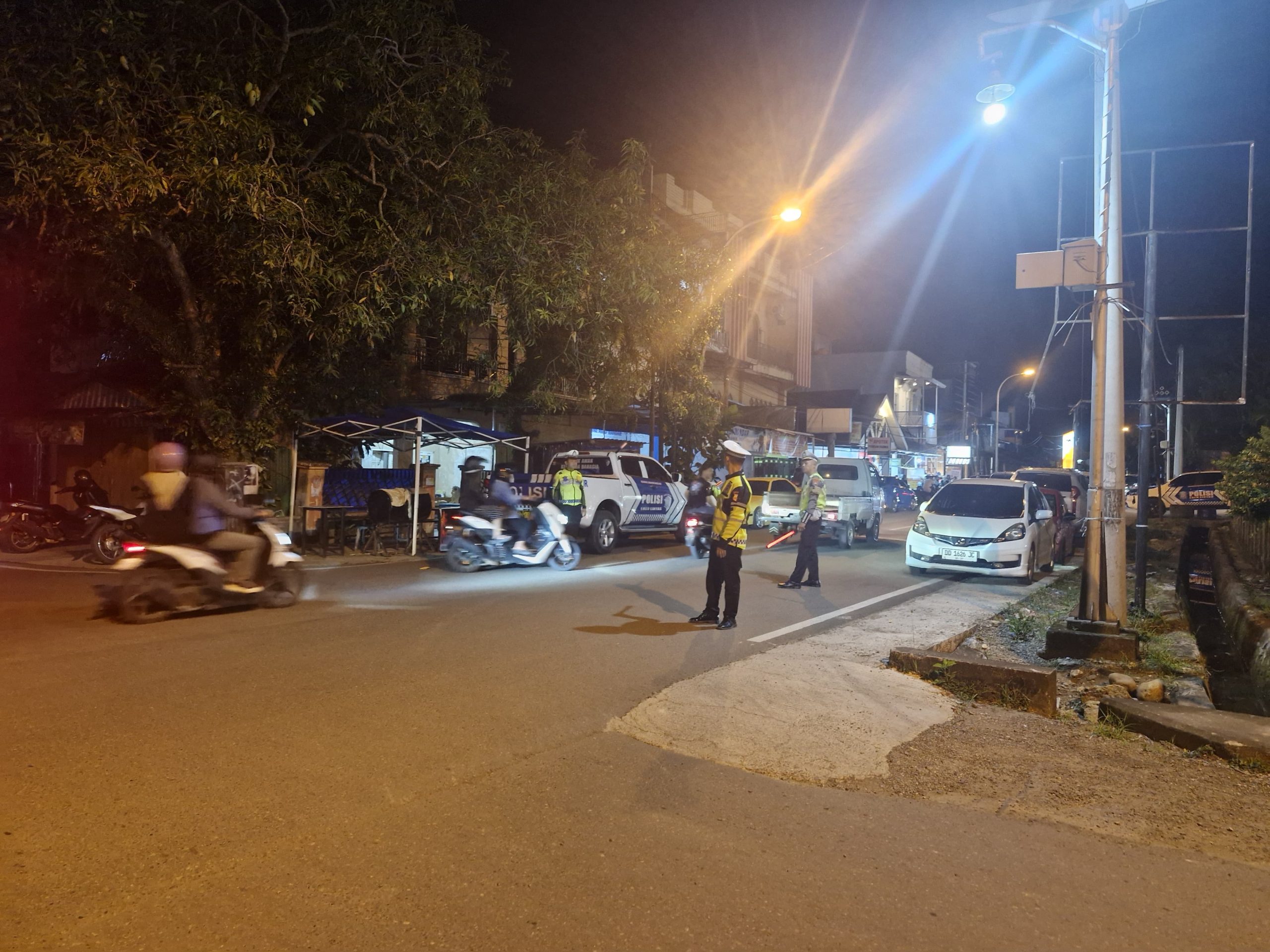 Ditlantas Polda Sulbar Beri Rasa Aman dan Nyaman Saat Ibadah Tarawih