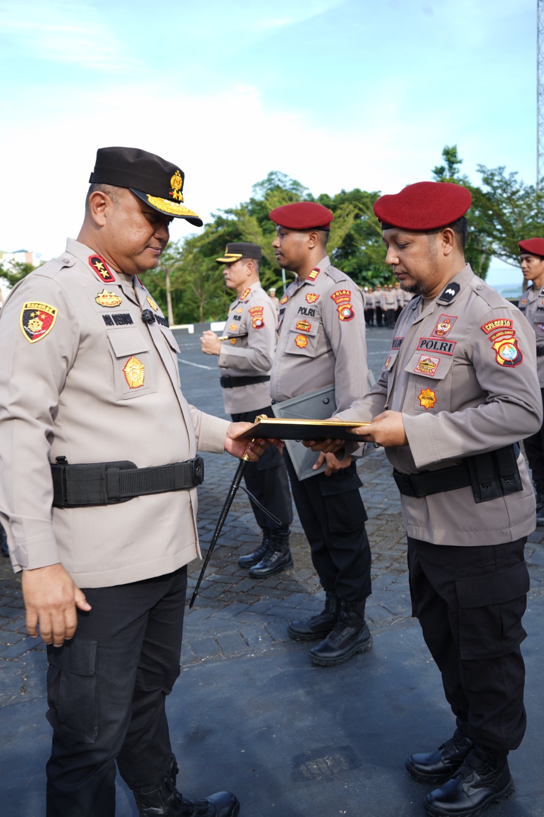 Kapolda Sulbar Berikan Reward, Apresiasi Bagi Personel yang Ungkap Kasus Curanmor Besar