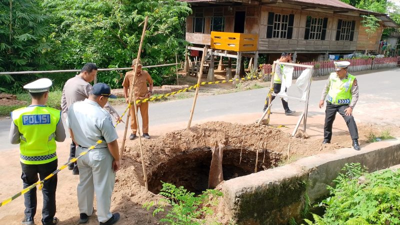 Cegah Kecelakaan, Ditlantas Polda Sulbar Survei Jalan Rusak di Majene dan Polman