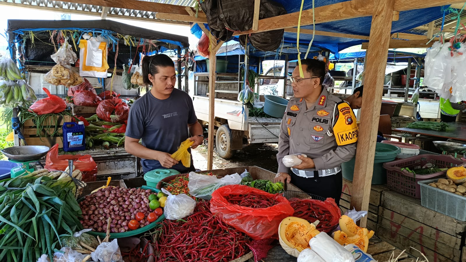 Pantau Stabiltas Harga, Dirlantas Blusukan ke Pasar Tradisional Mamuju