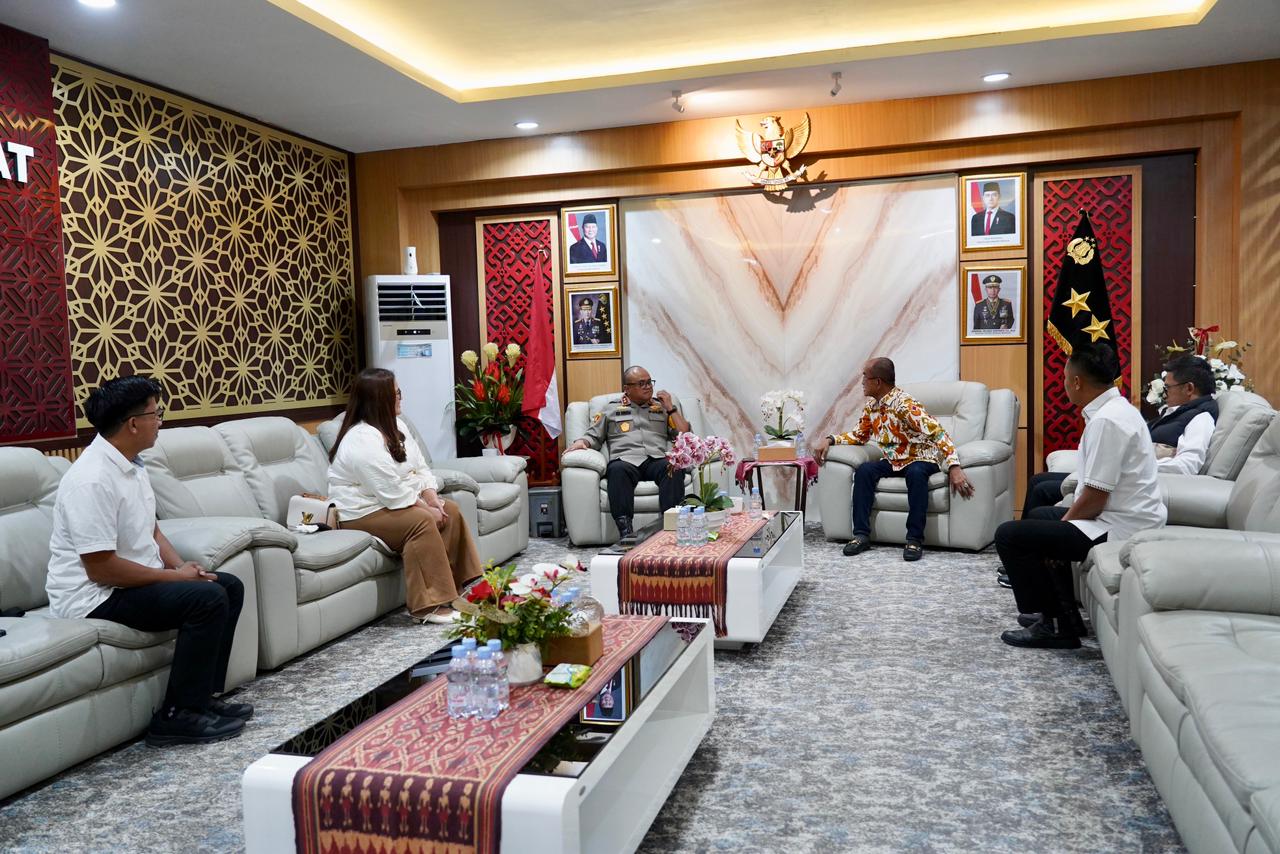 Bahas Upaya Kesejahteraan Masyarakat, Kapolda Sulbar Audiensi Bersama Ketua PSI dan Kadin Sulbar