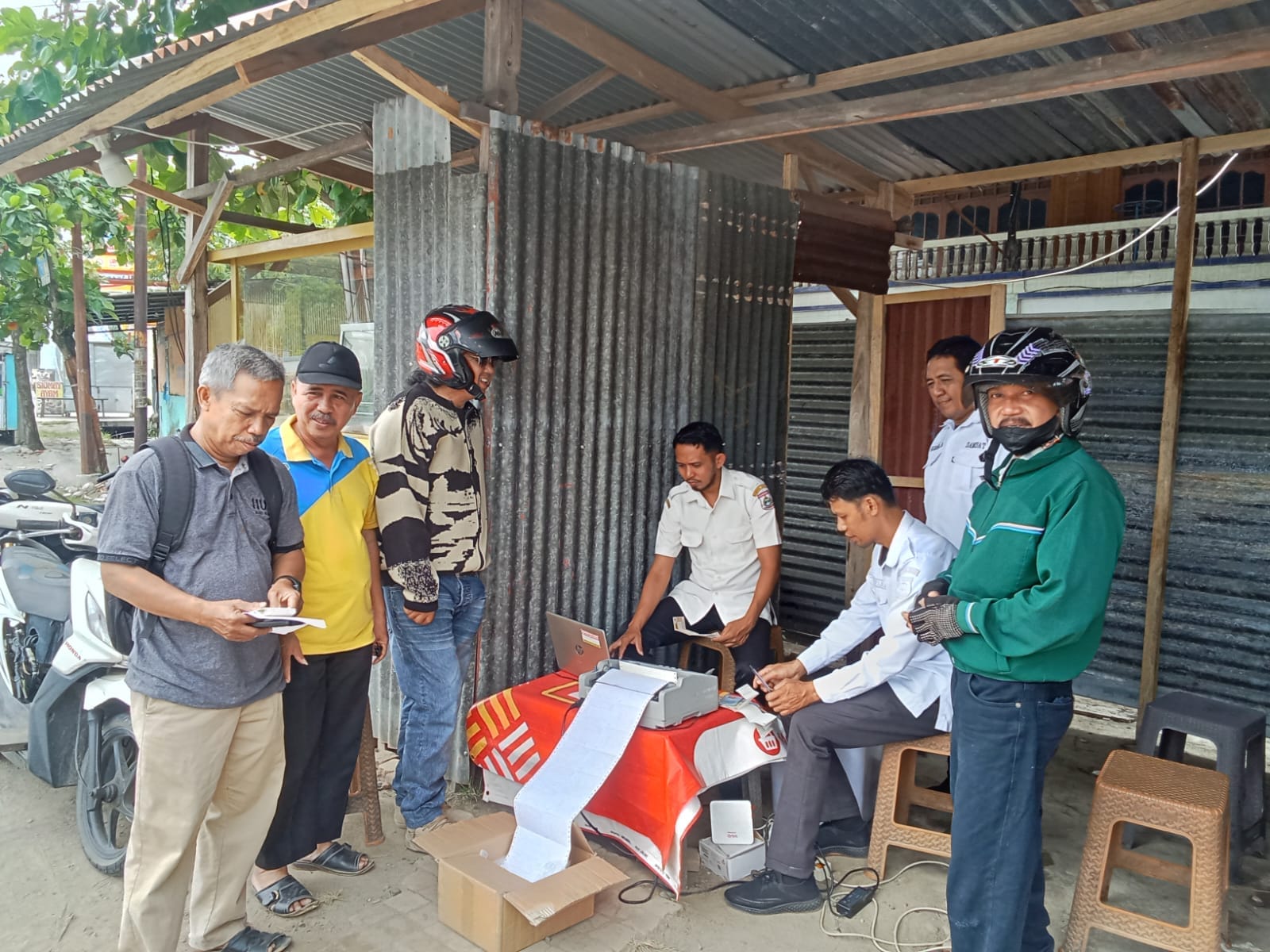 UPTD Pajak Polman Gencarkan Samkel di Pasar Tinambung, Rp8 Juta Masuk Kas Daerah