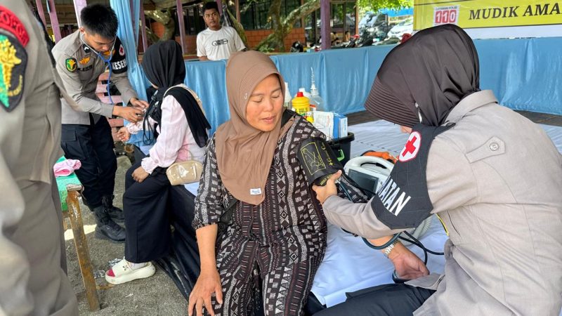 Kapolda Sulbar Arahkan Tim Dokpol ke Lokasi Wisata, Antisipasi Ubur-ubur dan Bulu Babi