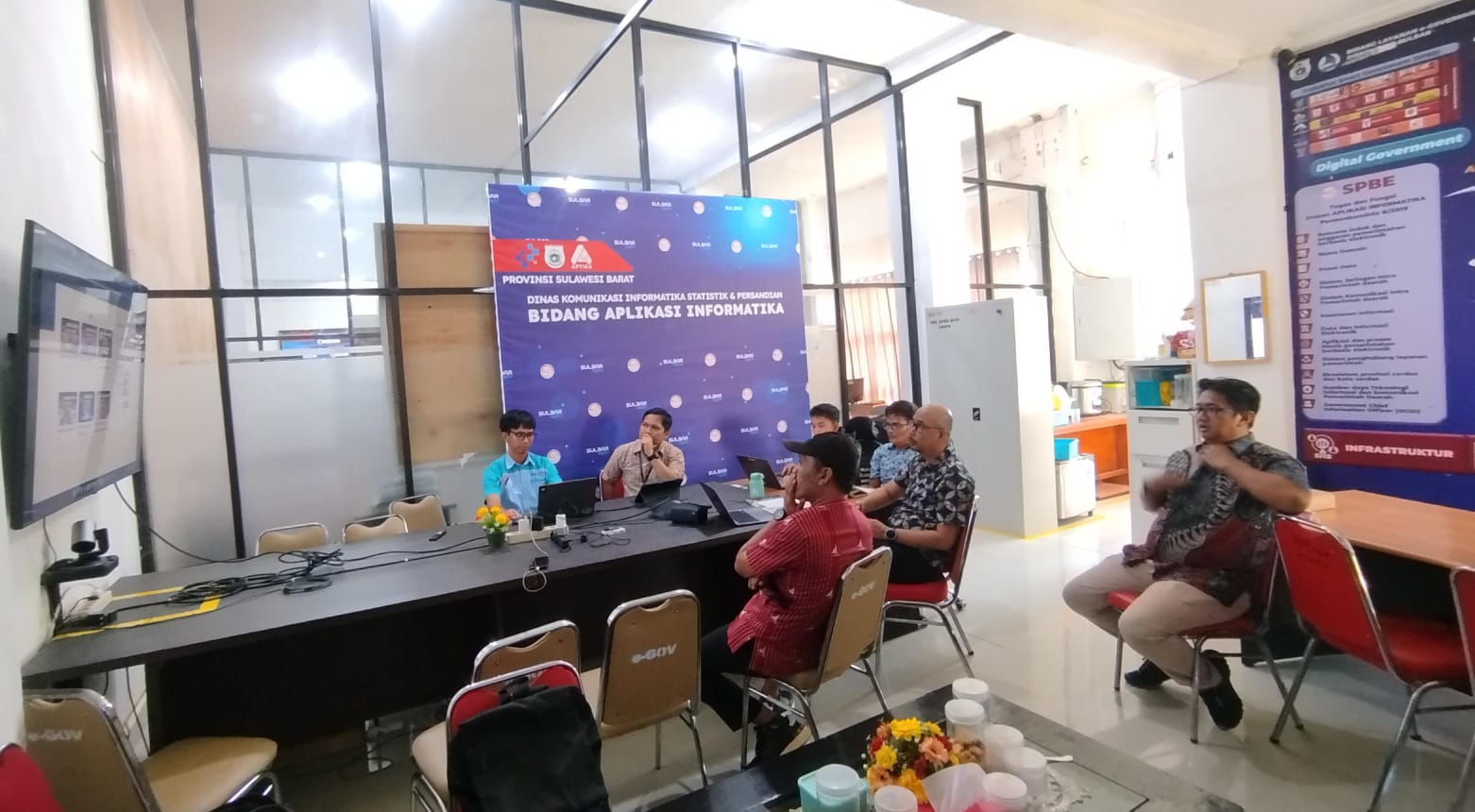 Perkuat Pengelolaan Website Tim SPBE Sekretariat DPRD Sulbar Koordinasi dengan DiskominfoSS