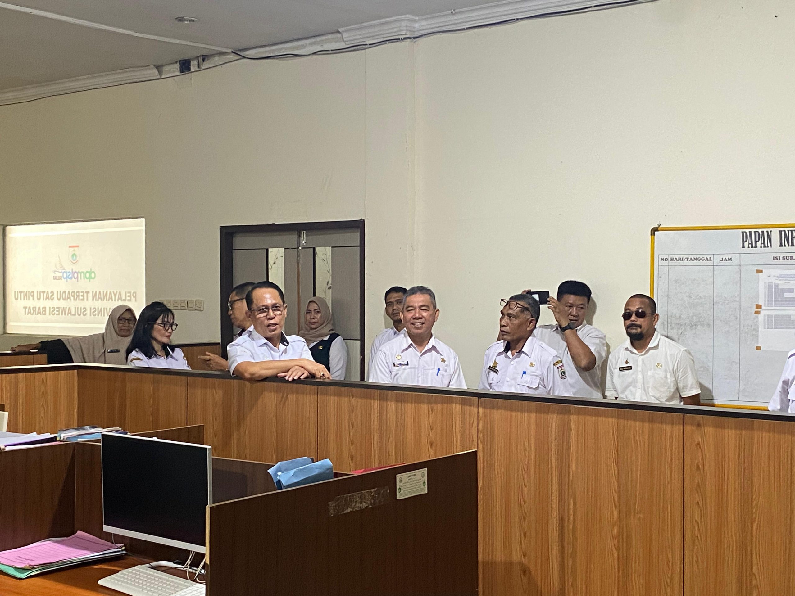 DPMPTSP Sulbar Pastikan Disiplin ASN dan Kualitas Pelayanan Publik saat Sekda Lakukan Sidak