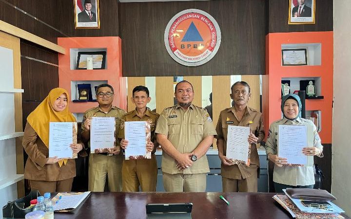 Kalaksa BPBD Sulbar Teken Perjanjian Kinerja dengan Bidang dan Sekretariat