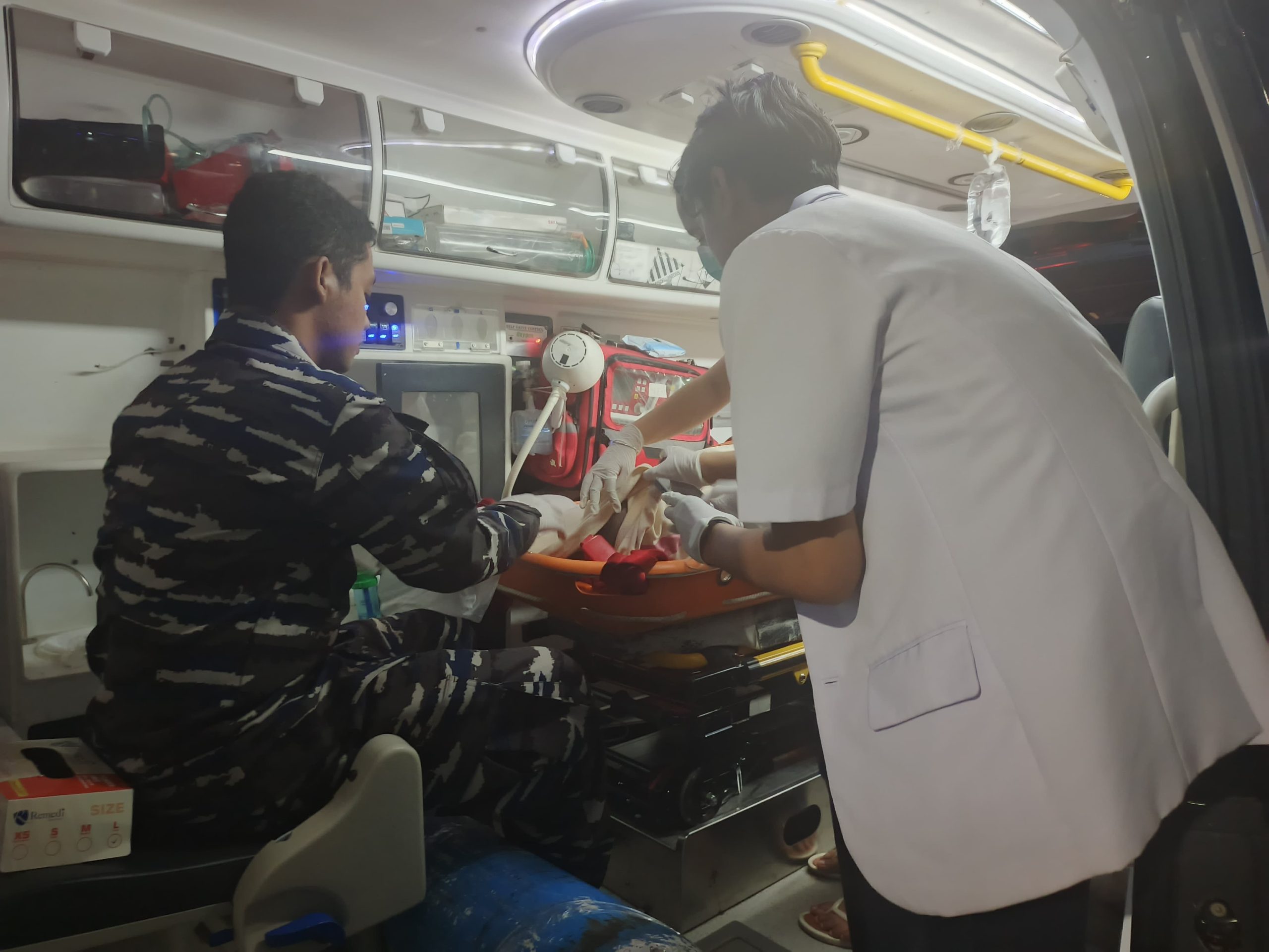 Lanal Mamuju Bersama Tim Gabungan Evakuasi ABK Meninggal di Ocean Galaxy