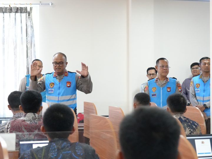 Tegaskan Seleksi Bersih dan Transparan, Kapolda Sulbar Tinjau Langsung Tes CAT Psikologi