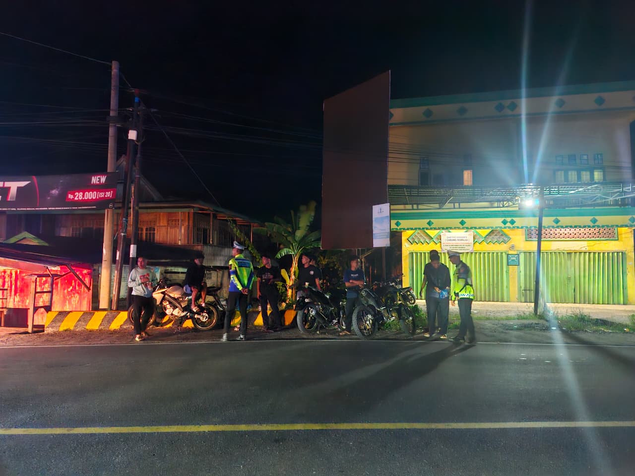 Patroli Tertib Berkeselamatan, Ditlantas Polda Sulbar Gencarkan Edukasi di Malam Hari