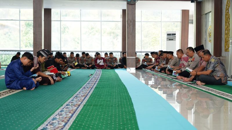 Doa Bersama Polda Sulbar, Memohon Ridho dan Keamanan Bersama Anak Yatim