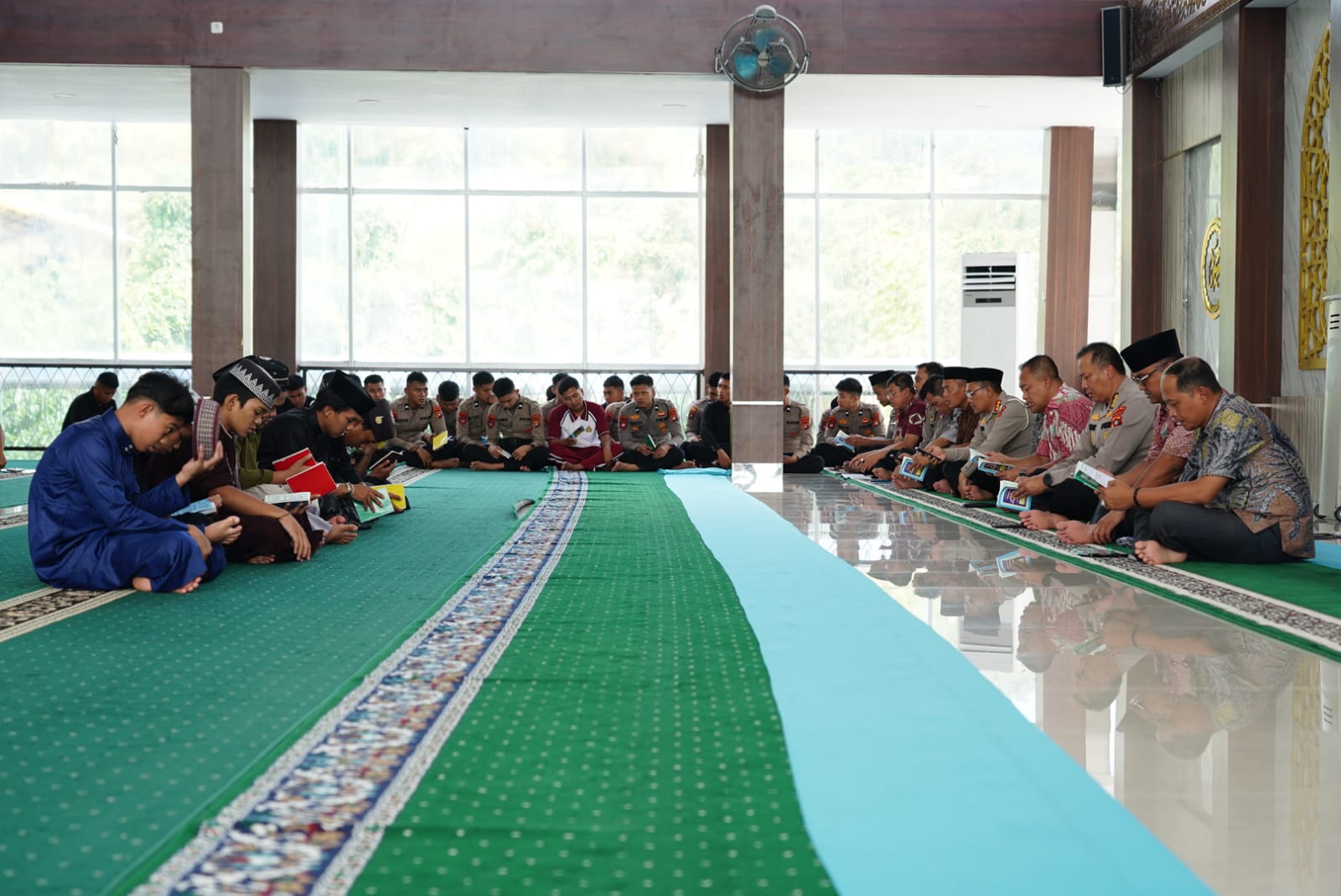 Doa Bersama Polda Sulbar, Memohon Ridho dan Keamanan Bersama Anak Yatim