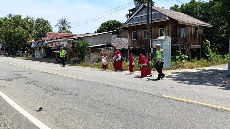 Jaga Keamanan dan Ketertiban, Polantas Polda Sulbar Lakukan Pengaturan dan Edukasi Lalu Lintas