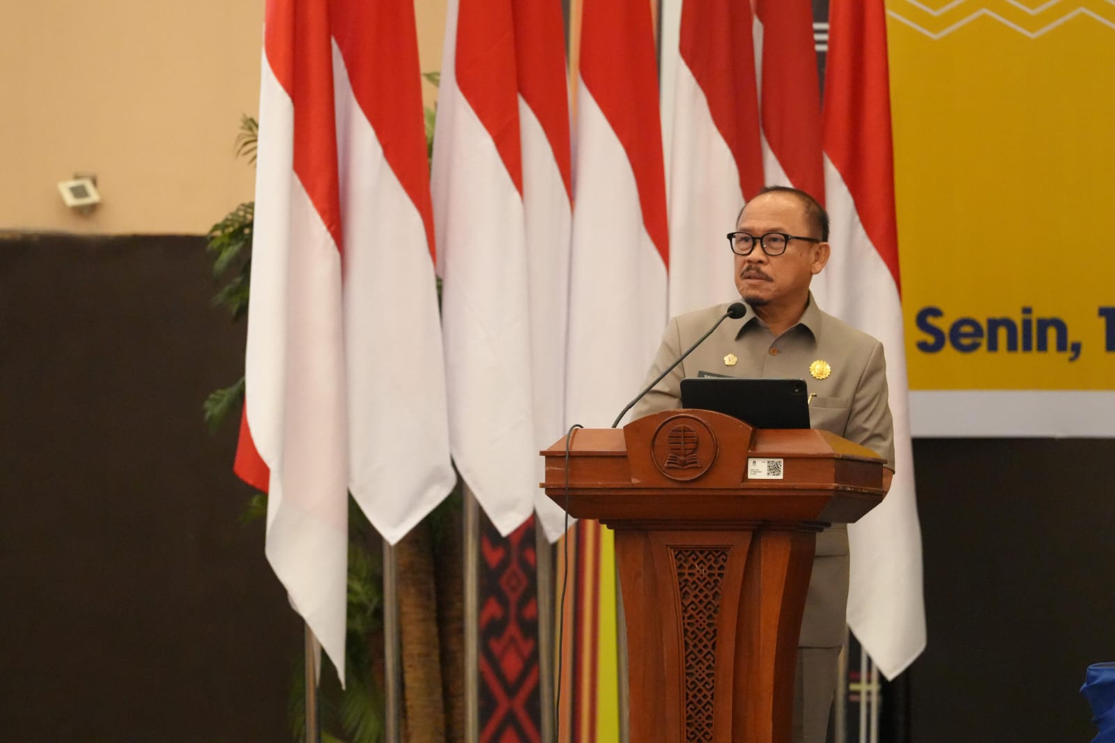 Gubernur Sulbar: Gelar Sarjana Tak Cukup, Wisudawan UT Majene Harus Jadi Penjaga Kepercayaan