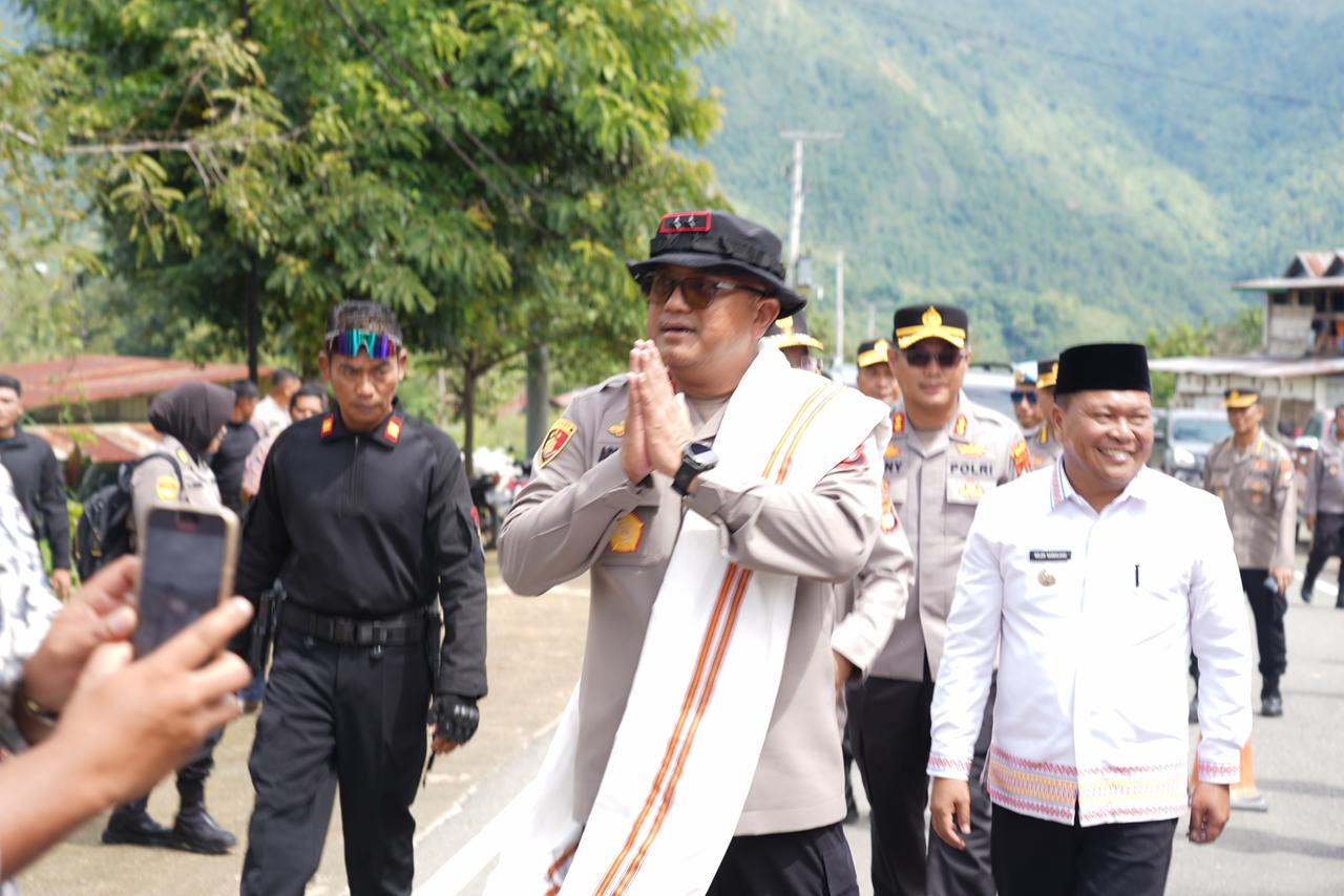 Maksimalkan Layanan di Wilayah Terpencil, Kapolda Sulbar Serahkan Kendaraan Operasional untuk Polsek Pana