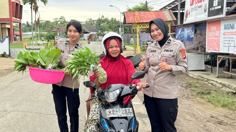 Panen Pekarangan Pangan Lestari, Ditlantas Polda Sulbar Kembali Berbagi Hasil Bagi Pengendara Tertib