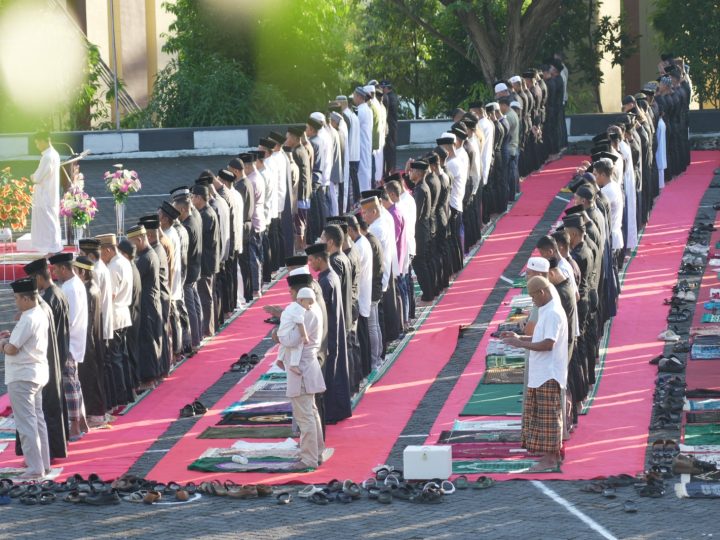 Polda Sulbar Gelar Sholat Idul Adha 1447 H, Kapolda Ajak Perkuat Kebersamaan dan Kepedulian