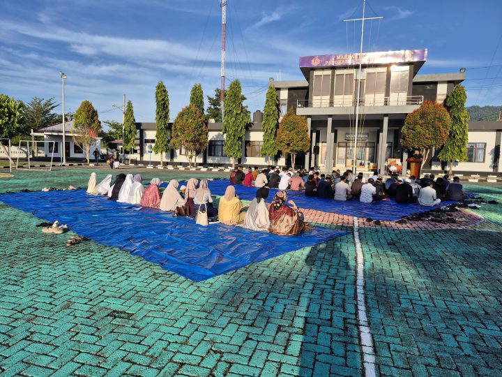 Lanal Mamuju Gelar Sholat Idul Adha 1447 H dengan Khidmat