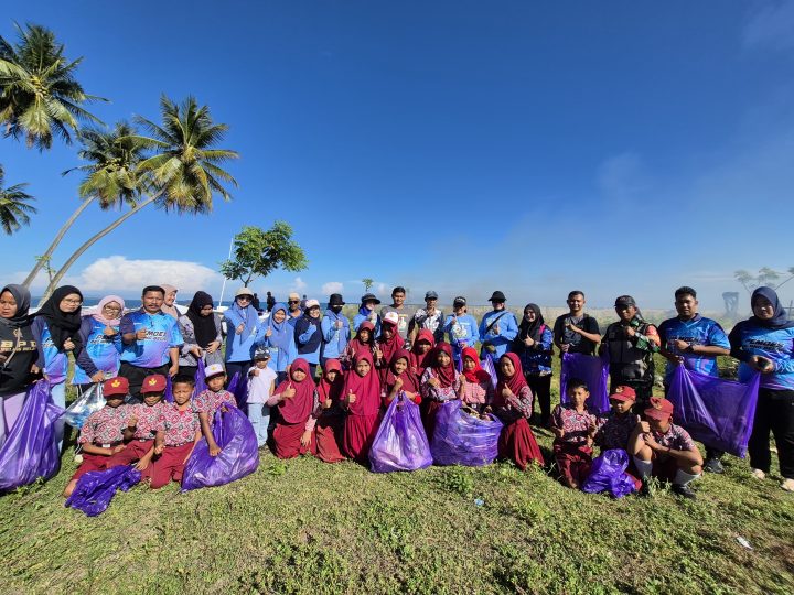 Lanal Mamuju Gelar Bakti Sosial di Belang-Belang, Warga Antusias Ikuti Bersih Pantai dan Cek Kesehatan Gratis