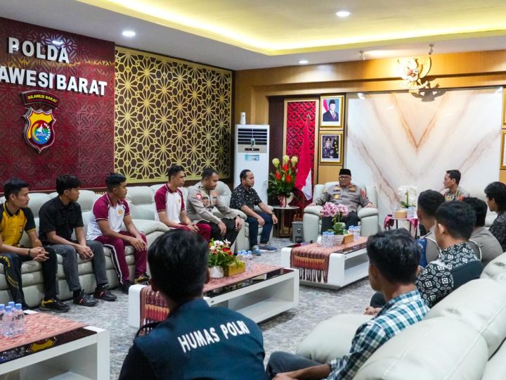 Kapolda Sulbar Lepas Tim Sepak Bola Bhayangkara, Targetkan Prestasi dengan Cara Bermartabat